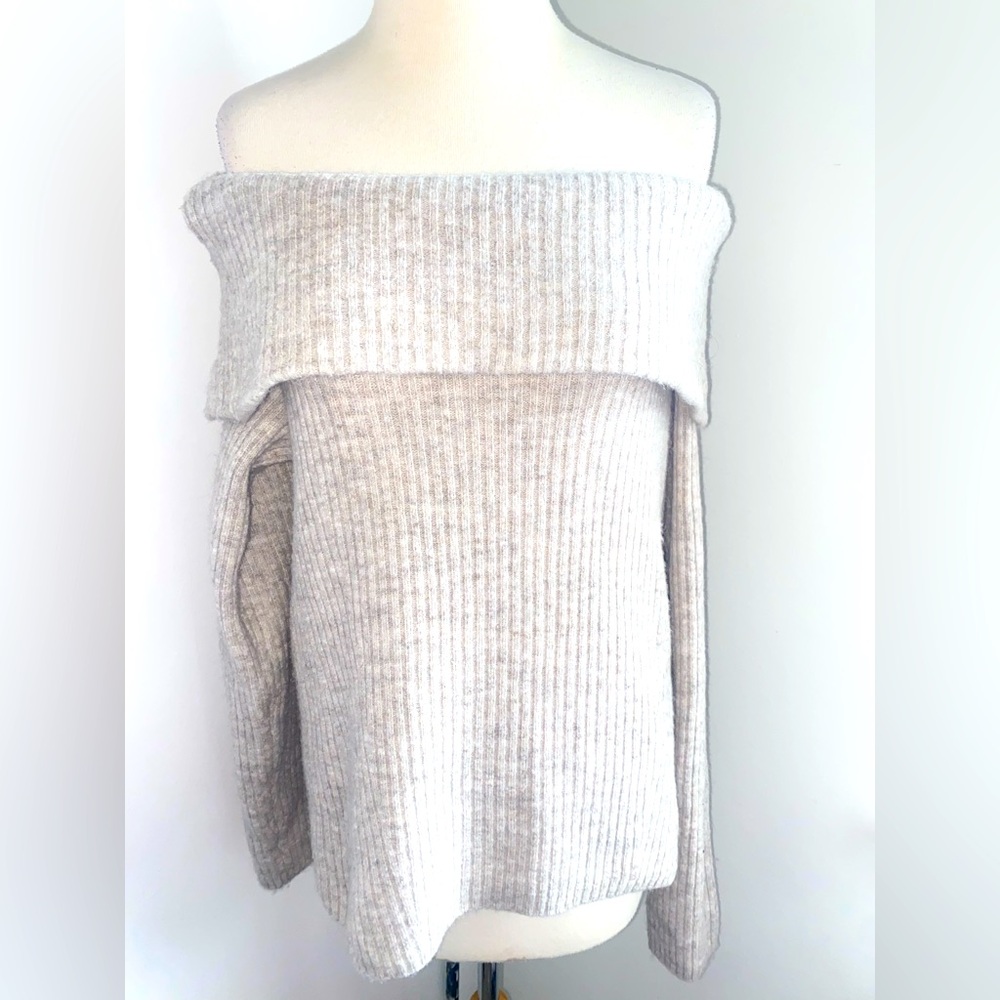 H&M Cream Off-Shoulder Ribbed Sweater - Size L - EUC